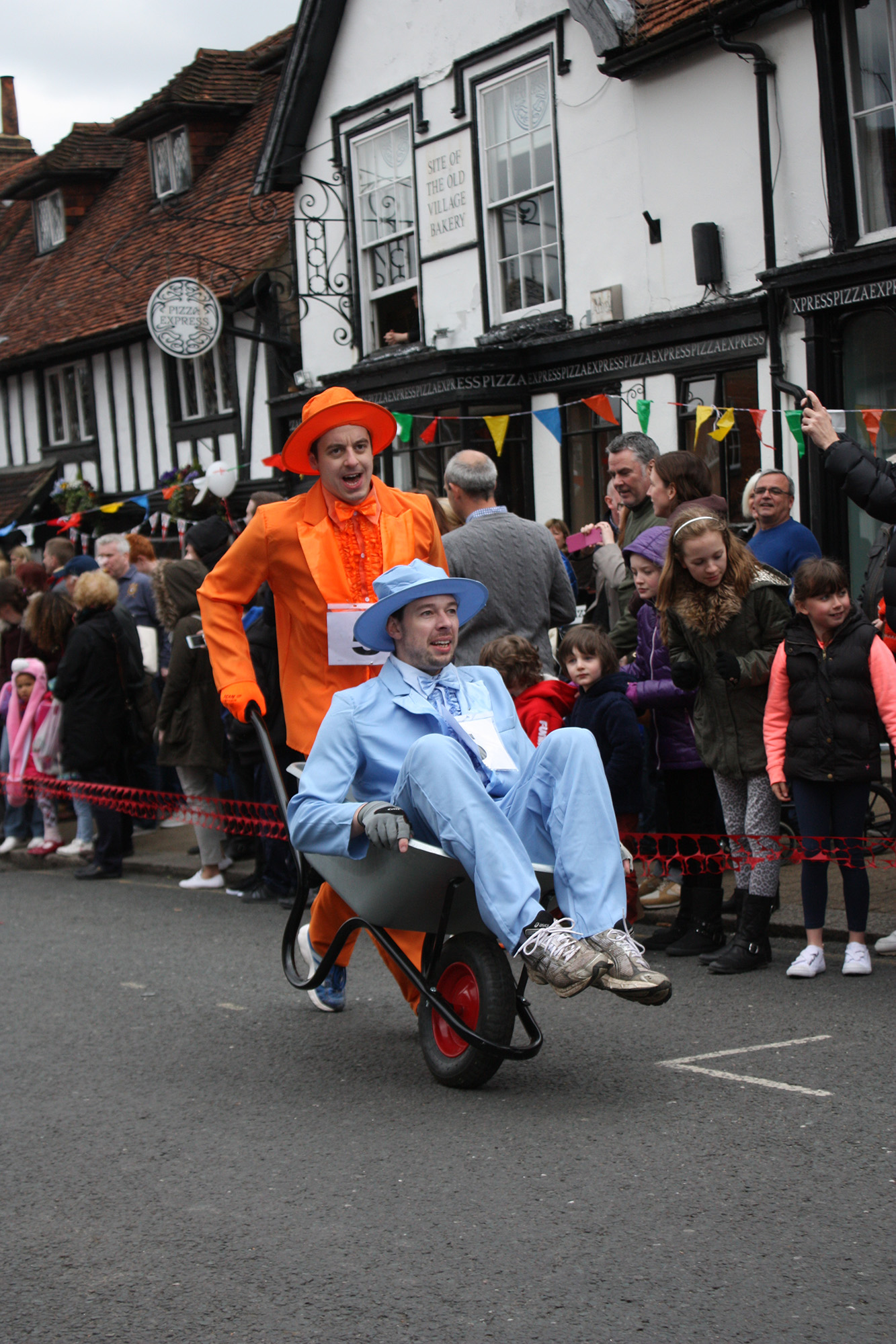 Wheelbarrow Race 2015 Full Coverage Radio Harrow