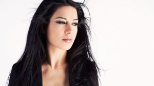 Interview with singer Héllena